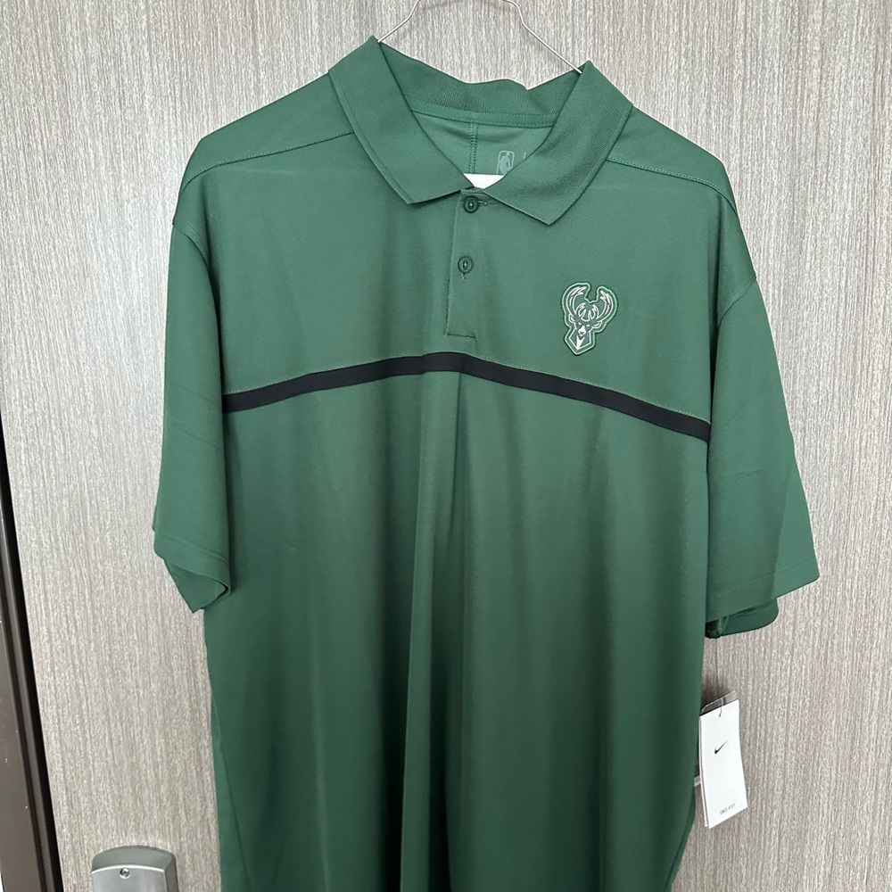 Milwaukee Bucks NBA Nike 2022 team polo. Green XL. Brand New